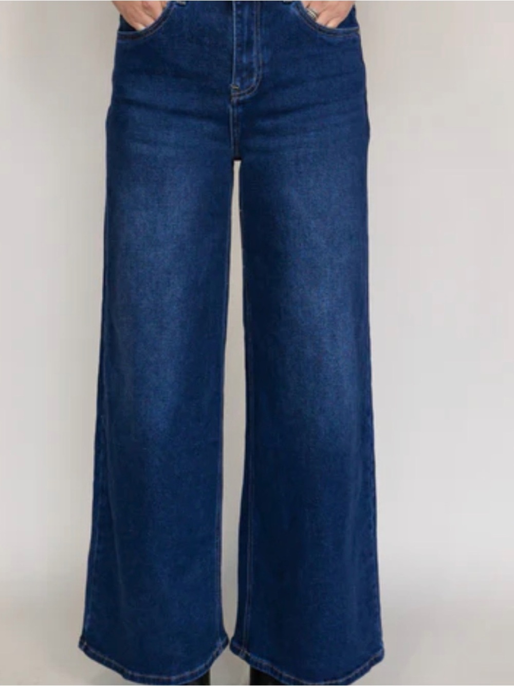 Q2 Women's High-Rise Wide Leg Jeans in Deep Indigo